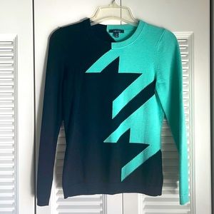 Sweater with cool Graphic Design on Front and Back. Great quality material